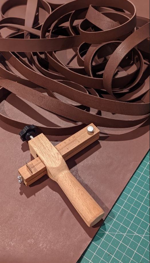 En Mina 2 Pocket Suede Handsaw Cover