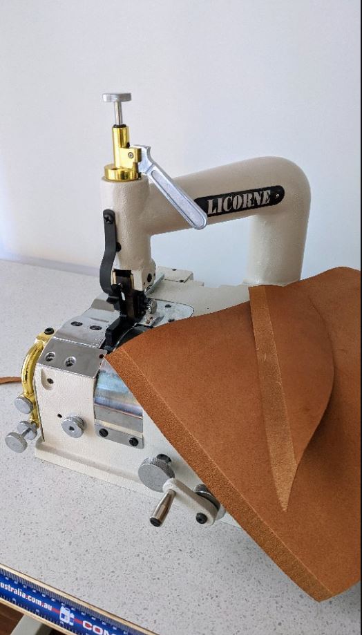 En Mina 2 Pocket Suede Handsaw Cover