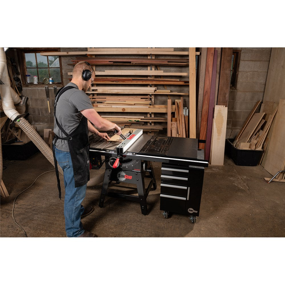SawStop Contractor Saw with Premium 30" Fence