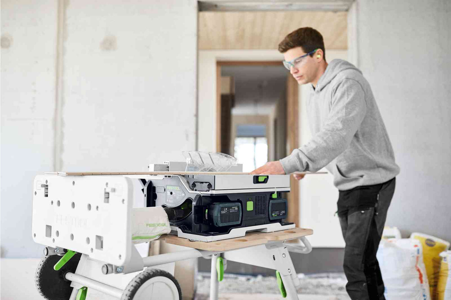 Festool 18V Cordless Table Saw in Systainer 5.2Ah Bluetooth Set & Underframe