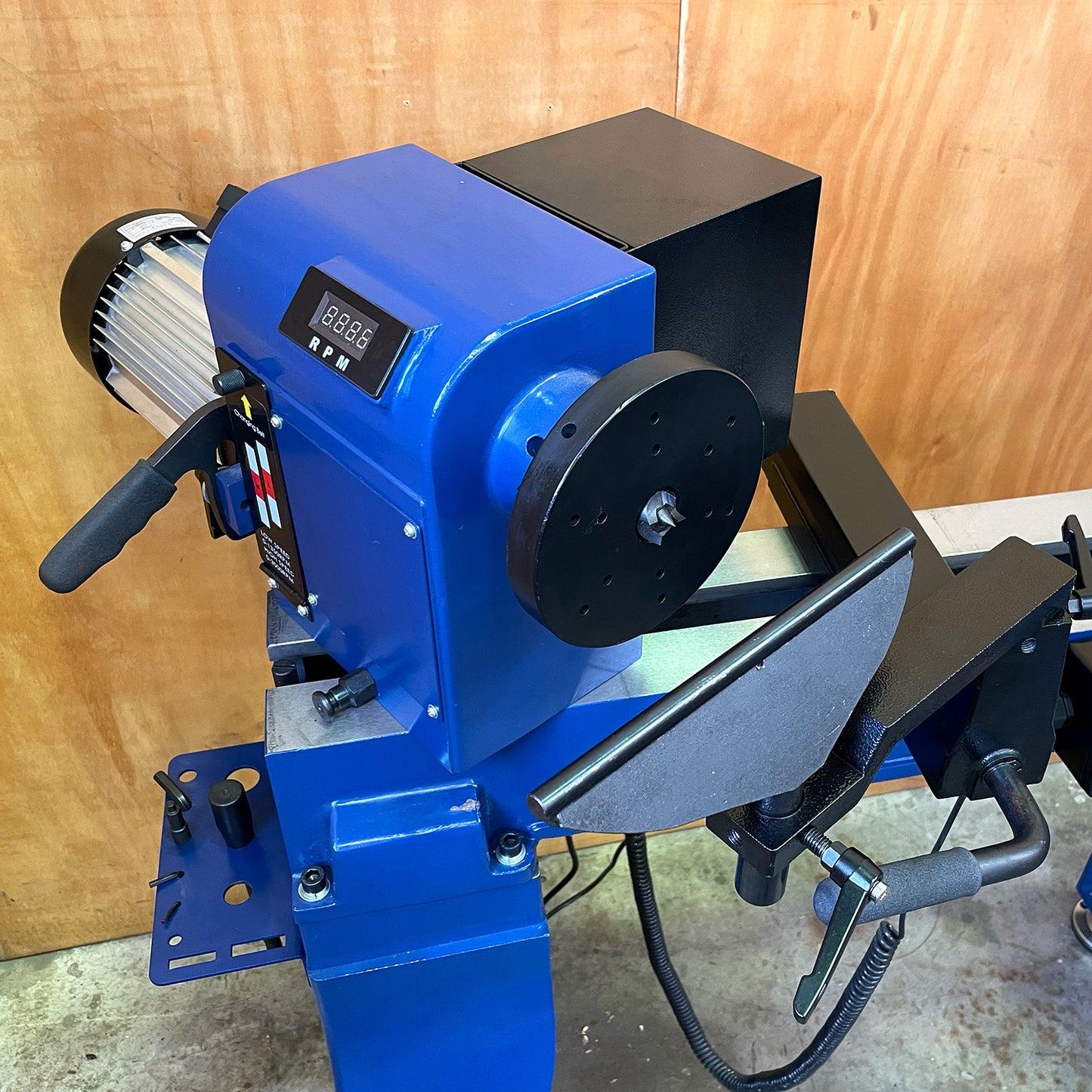 Carbatec Deluxe Electronic Variable Speed Floor Model Lathe